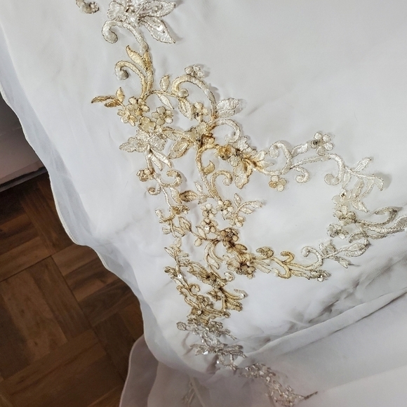 David's Bridal Empire Waist A-Line Wedding Dress - Picture 6 of 16